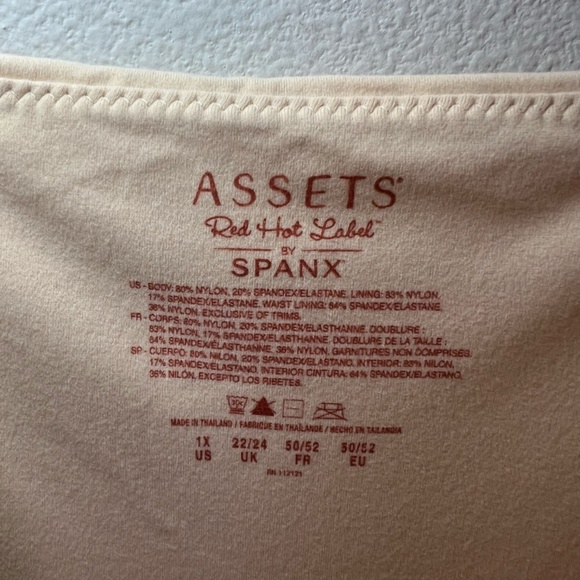 Assets by Spanx Top This Cami Shapewear Nude Beige Slimming Lined NEW Flaw Sz 1X - Picture 11 of 11
